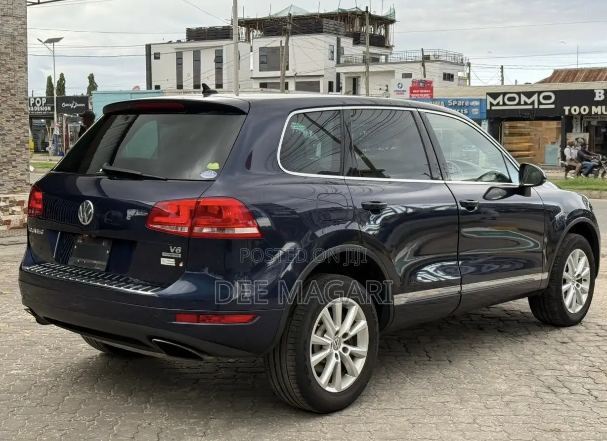 Volkswagen Touareg 2011 Blue