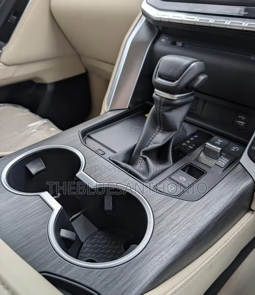 Toyota Land Cruiser 2023 Silver