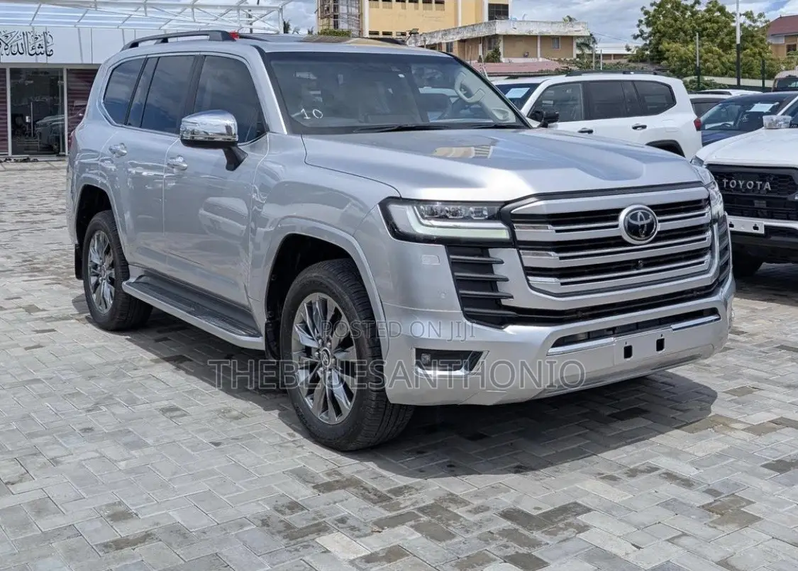 Toyota Land Cruiser 2023 Silver