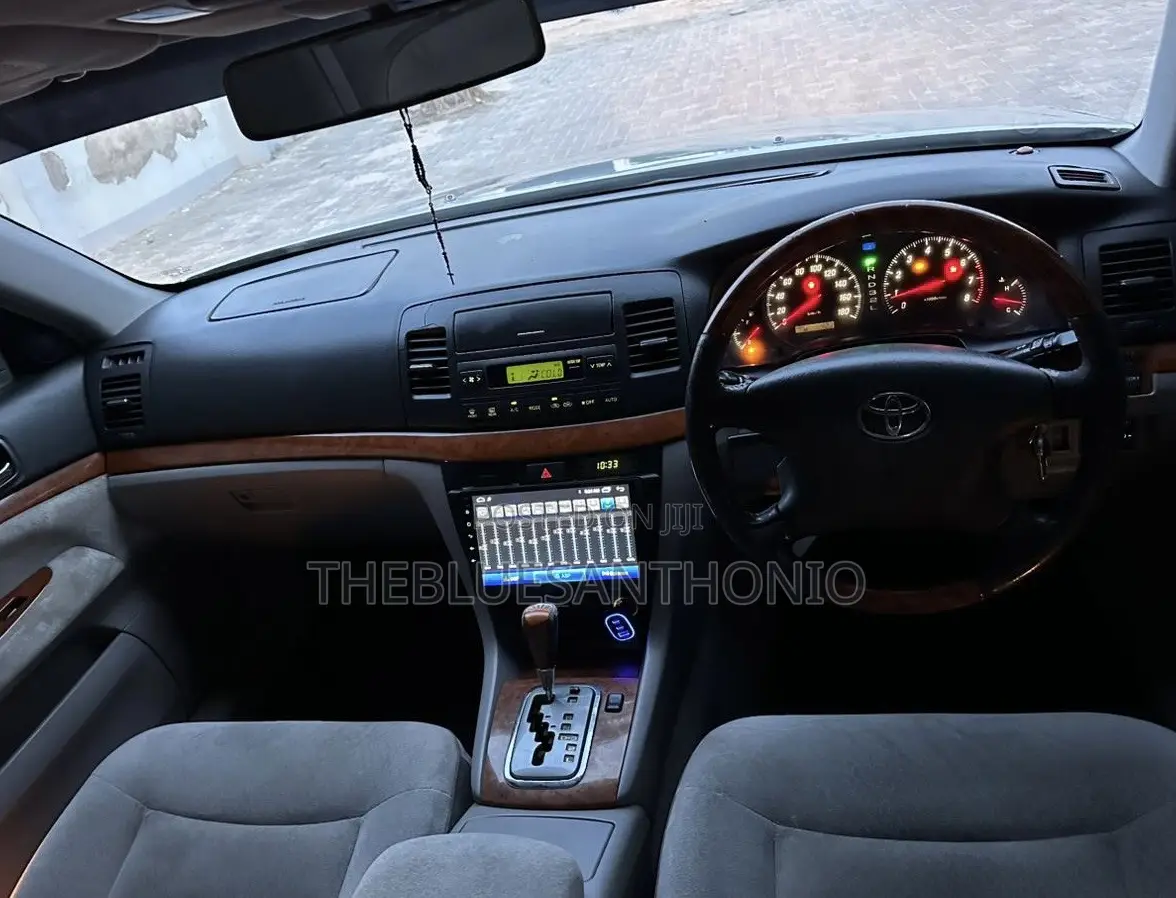 Toyota Mark II 2004 Silver