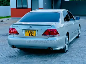 Toyota Crown 2005 Silver