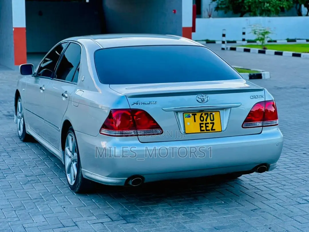 Toyota Crown 2005 Silver