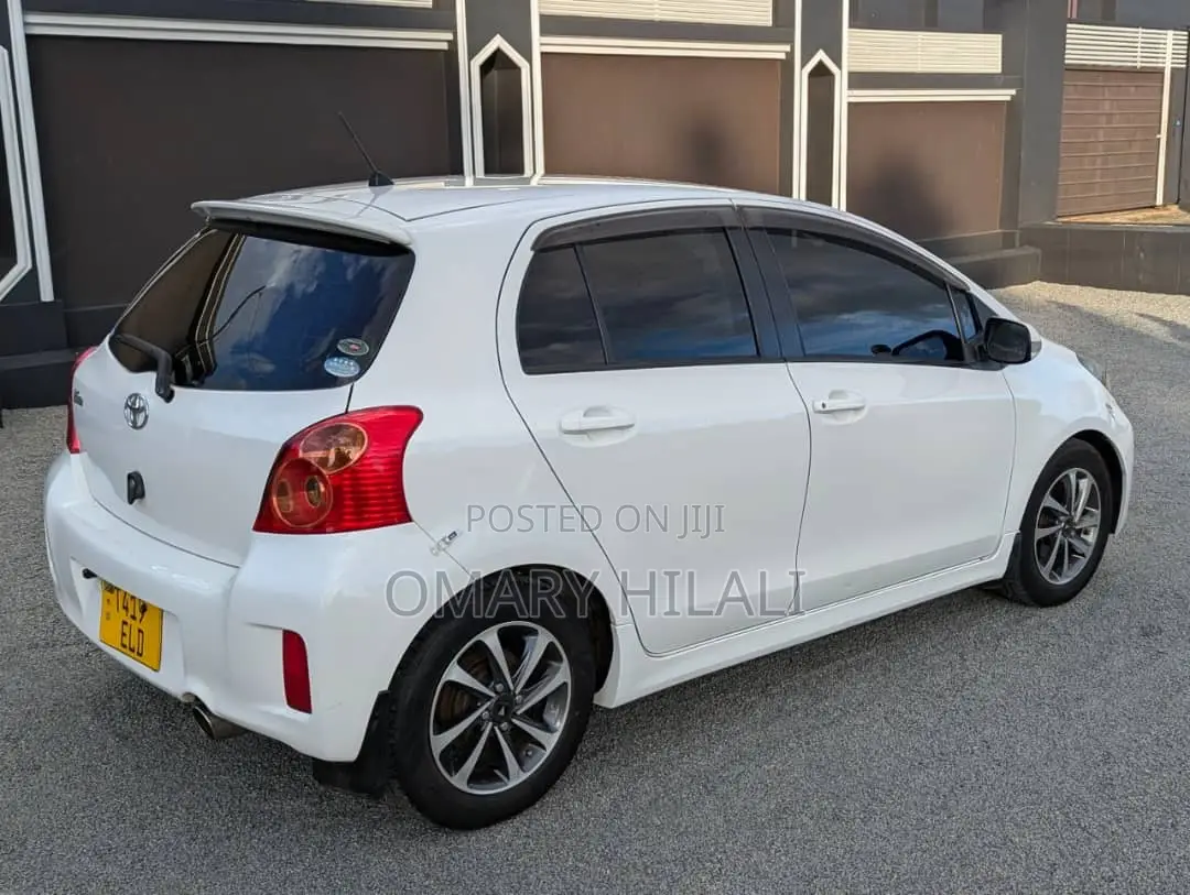 Toyota Vitz 2006 White
