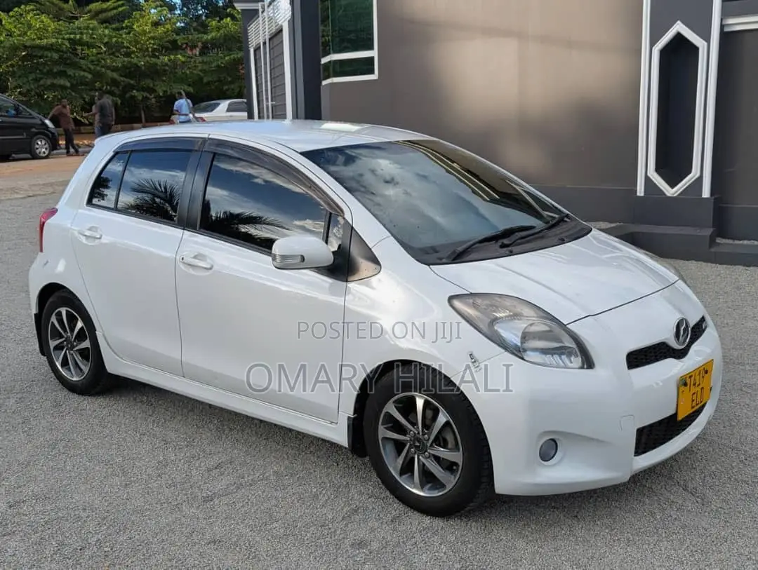 Toyota Vitz 2006 White