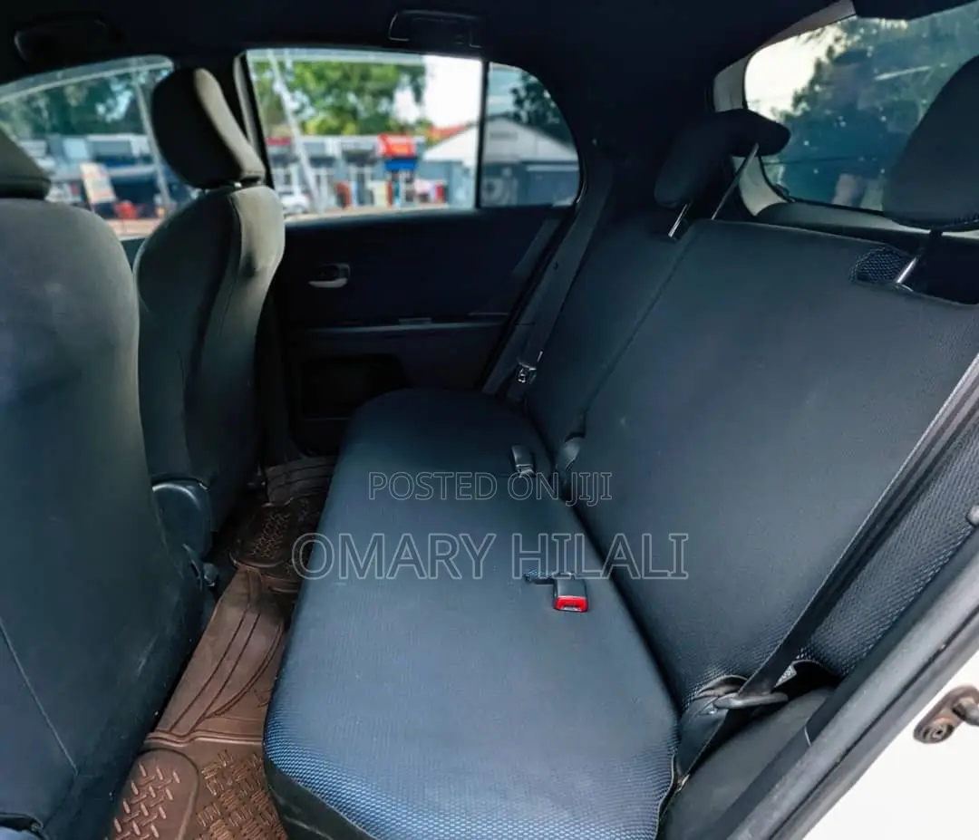 Toyota Vitz 2006 White