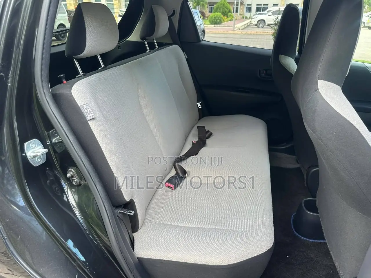 Toyota Vitz 2011 Black
