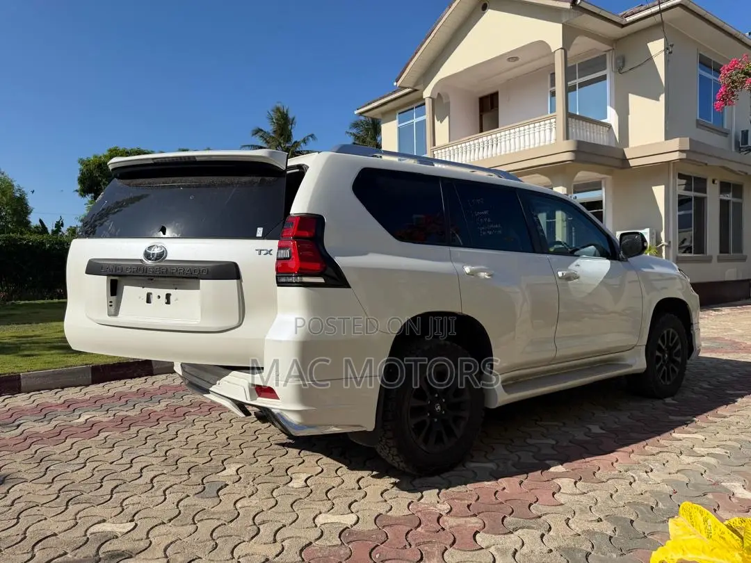 Toyota Land Cruiser Prado 2.7 2023 White