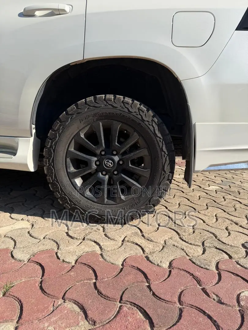 Toyota Land Cruiser Prado 2.7 2023 White
