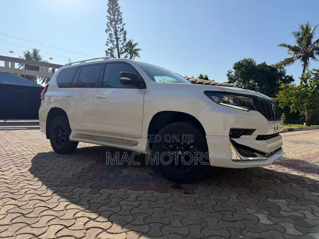 Toyota Land Cruiser Prado 2.7 2023 White