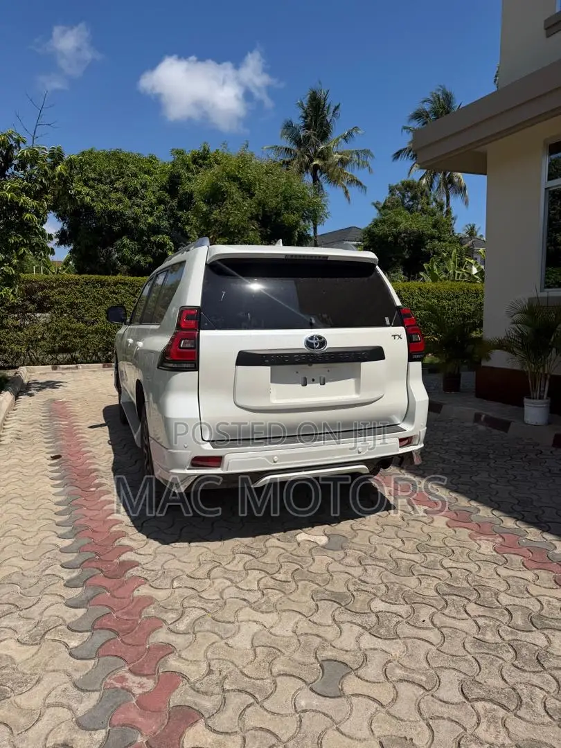 Toyota Land Cruiser Prado 2.7 2023 White