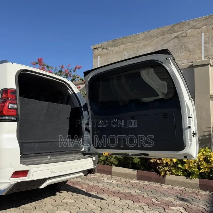 Toyota Land Cruiser Prado 2.7 2023 White