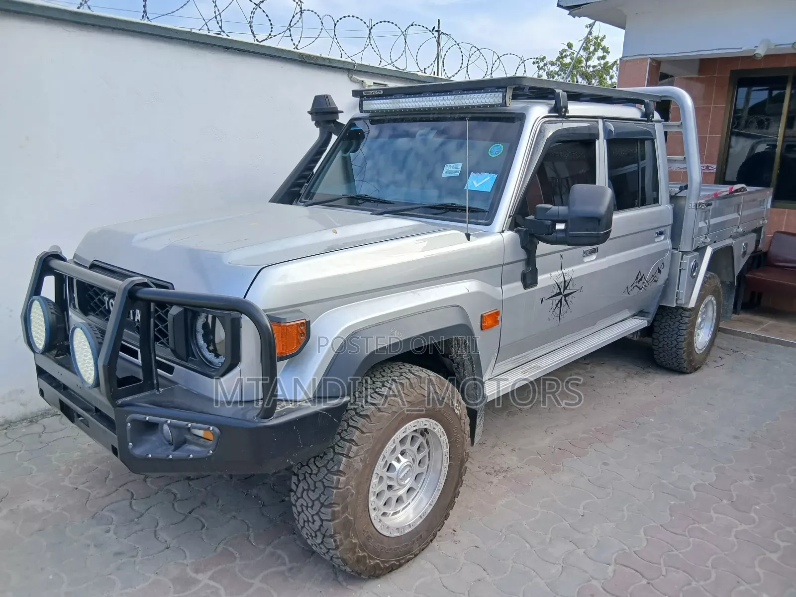 Toyota Land Cruiser LC300 2023 Gray