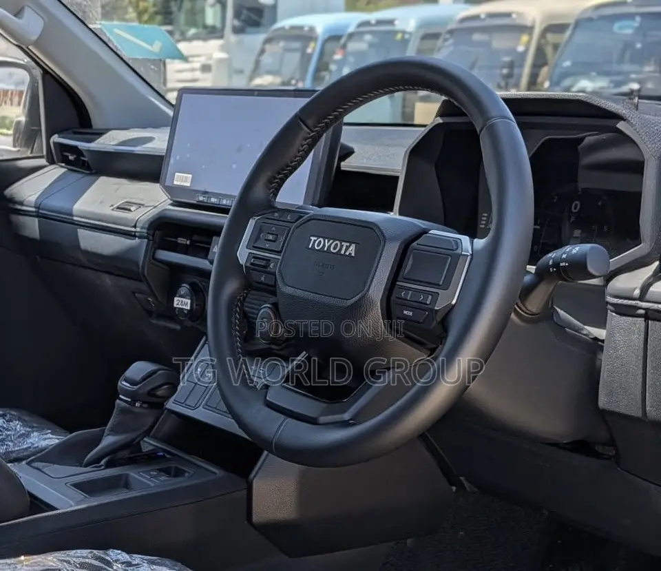 New Toyota Hilux 2025 White