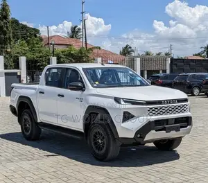 New Toyota Hilux 2025 White