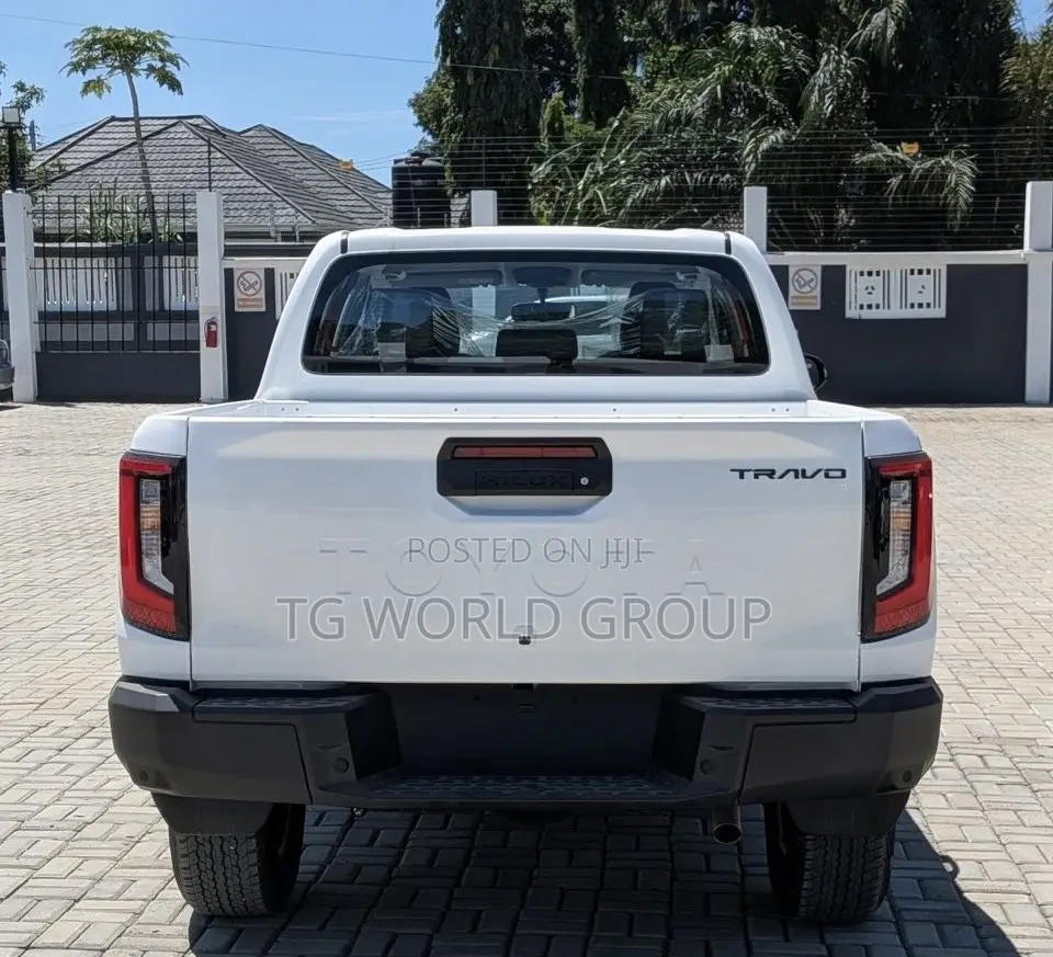 New Toyota Hilux 2025 White