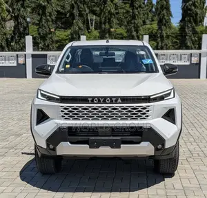 New Toyota Hilux 2025 White