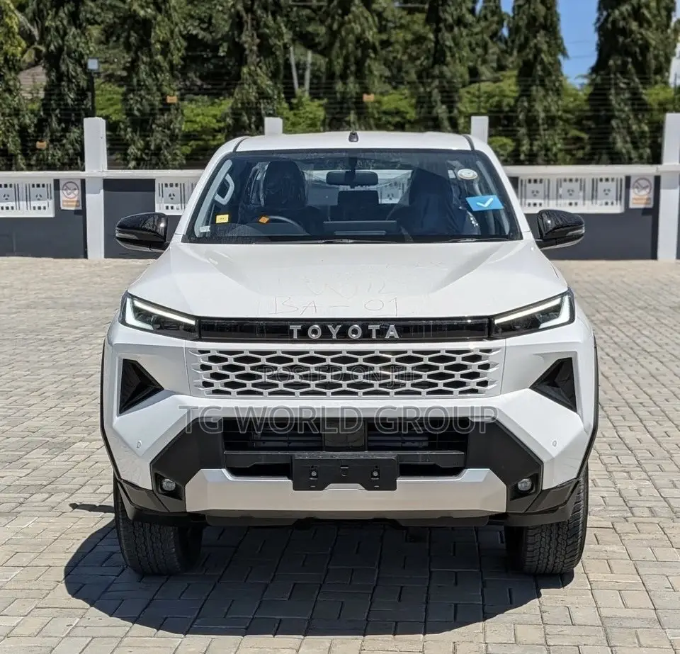 New Toyota Hilux 2025 White