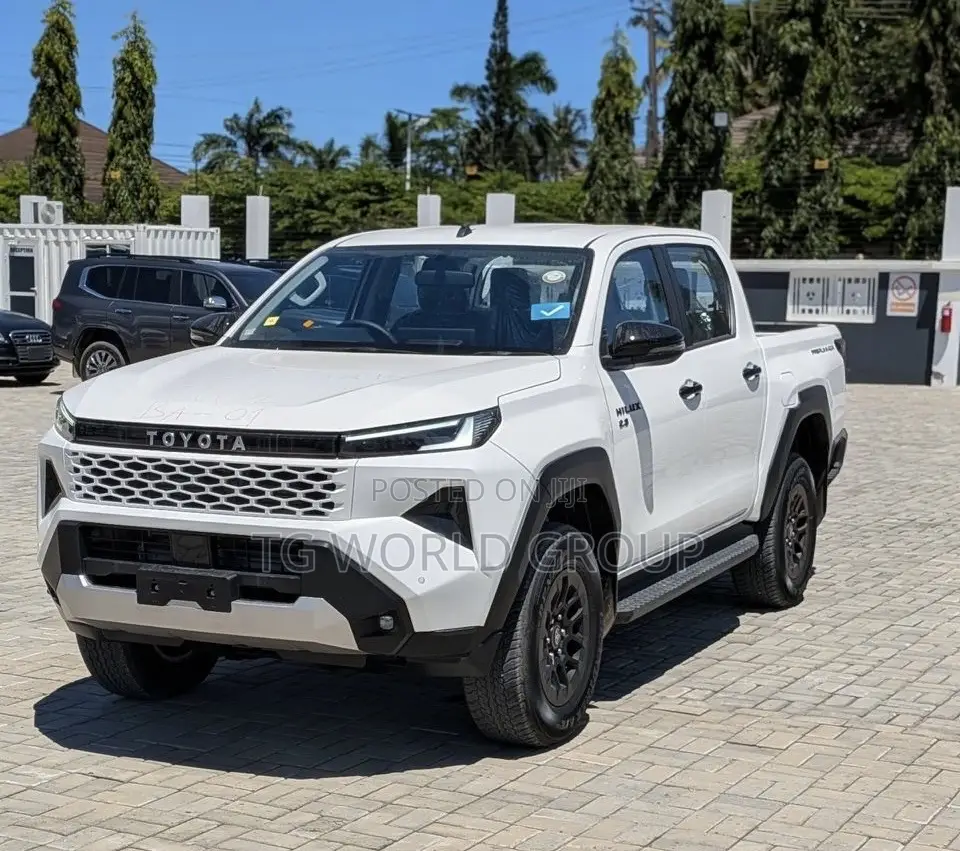 New Toyota Hilux 2025 White