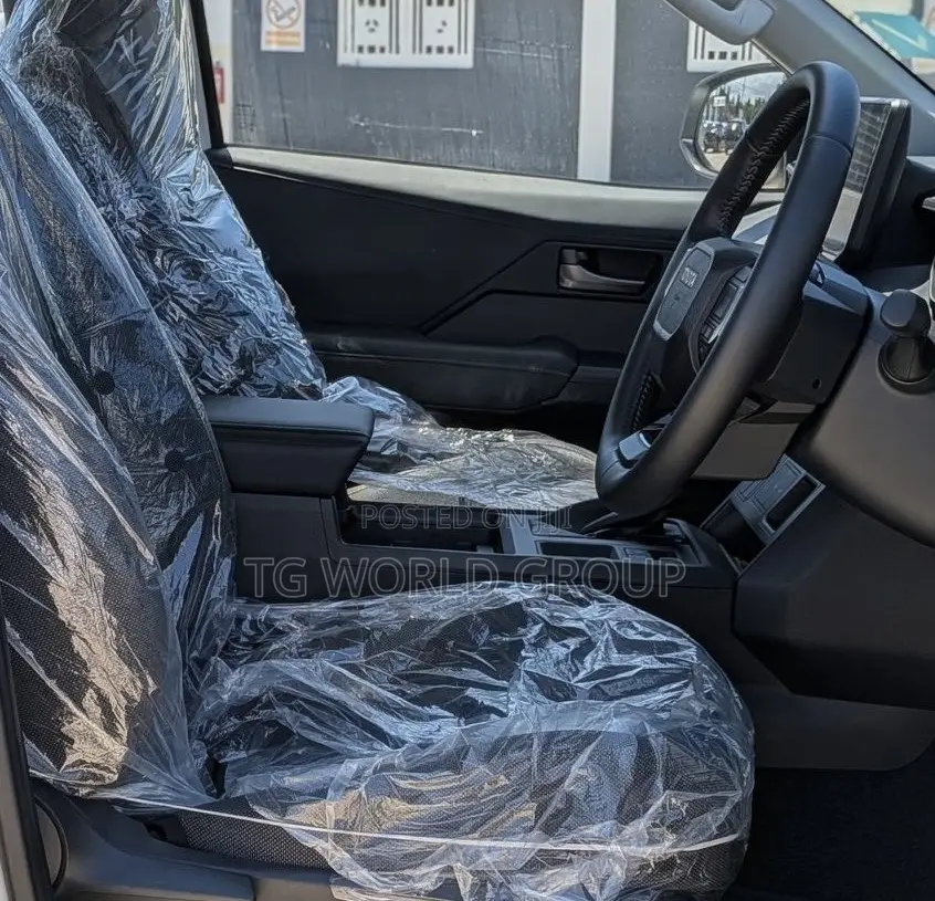 New Toyota Hilux 2025 White