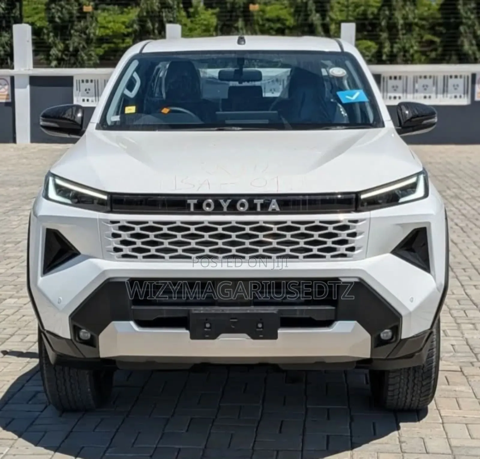 New Toyota Hilux 2025 Off white