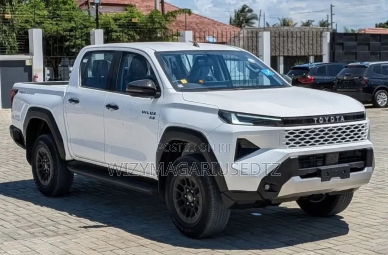 New Toyota Hilux 2025 Off white