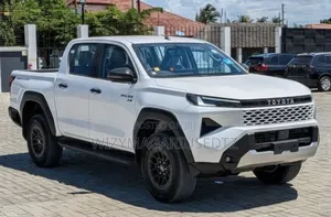 New Toyota Hilux 2025 Off white