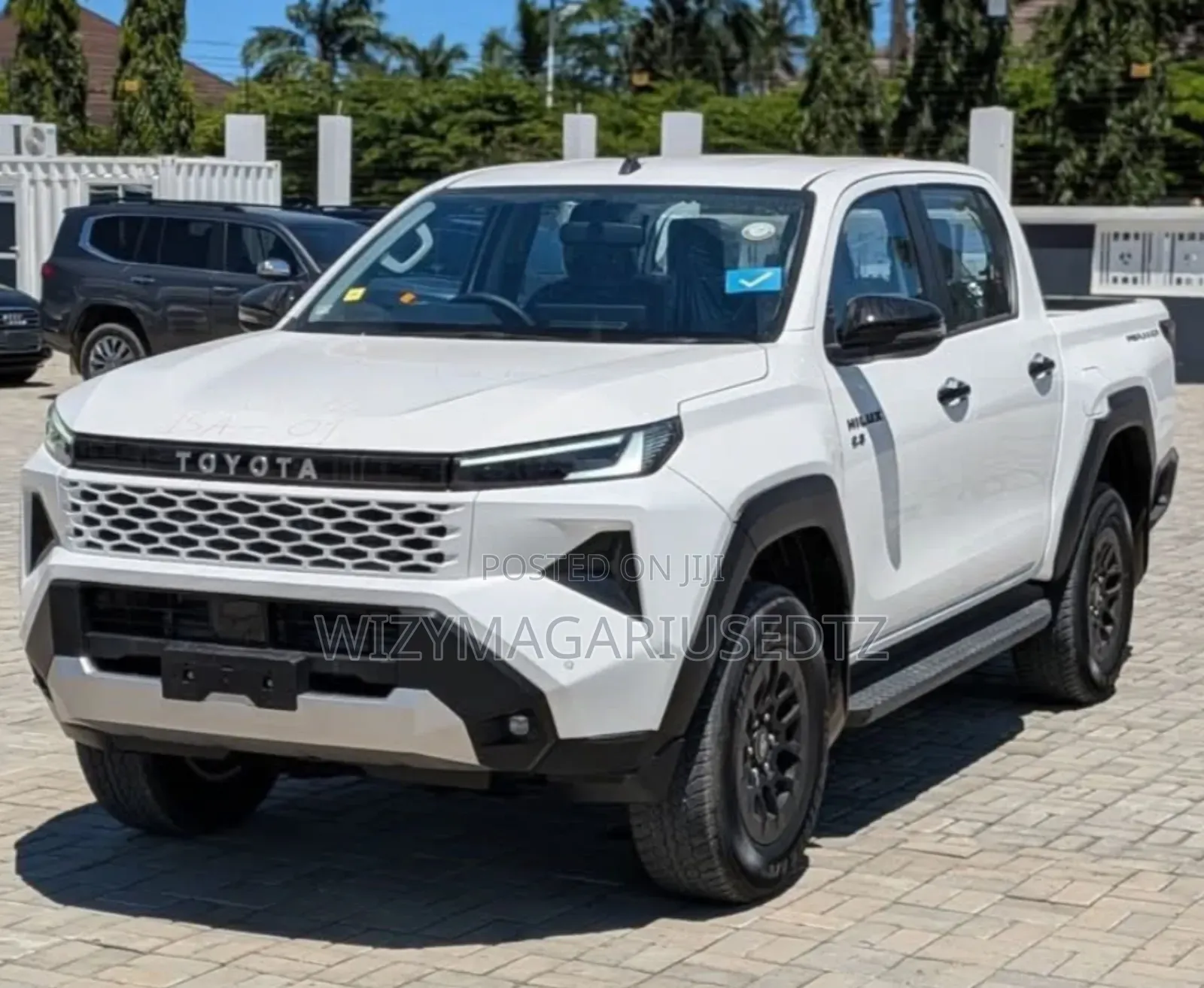 New Toyota Hilux 2025 Off white