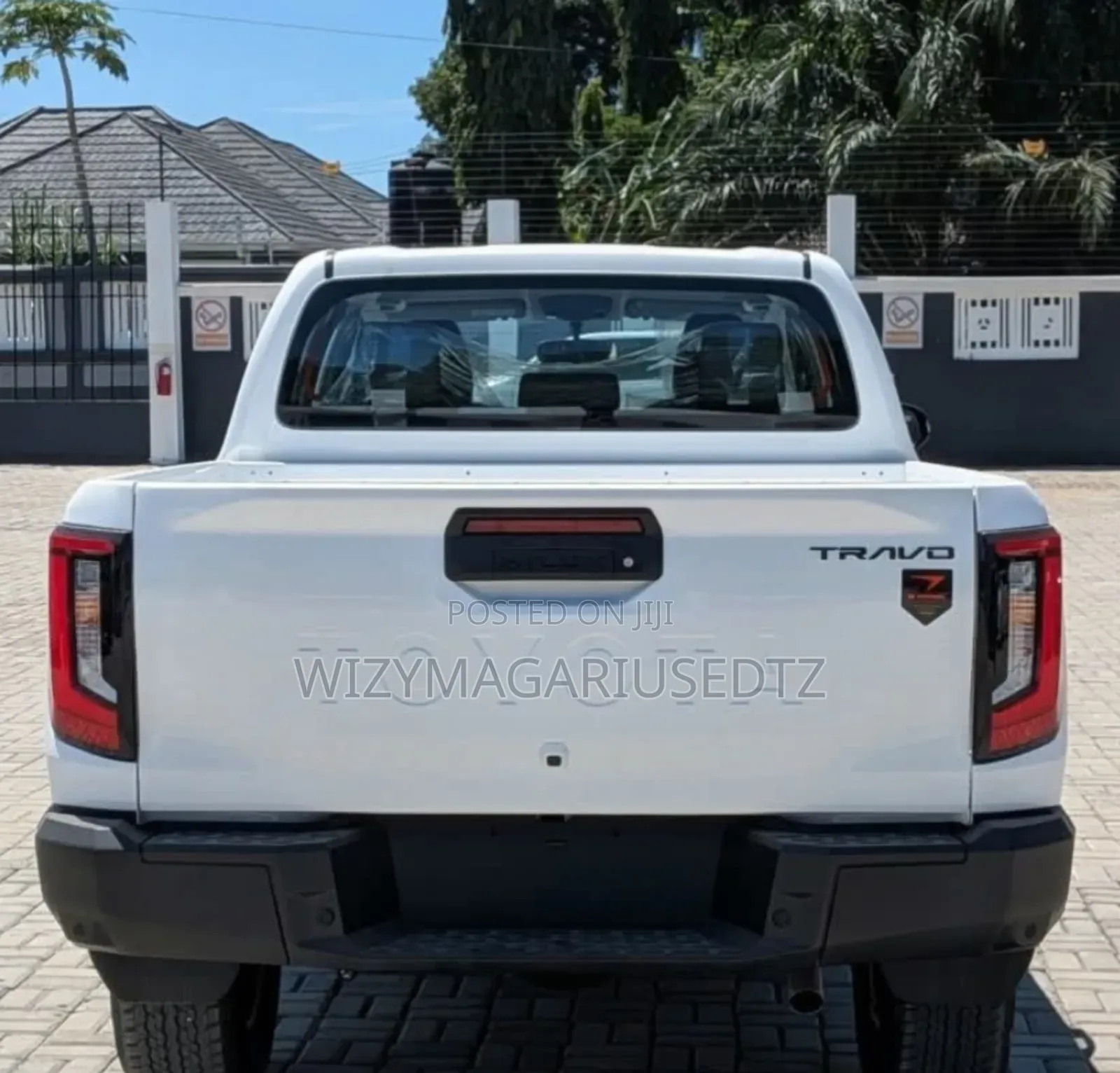 New Toyota Hilux 2025 Off white