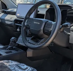 New Toyota Hilux 2025 Off white