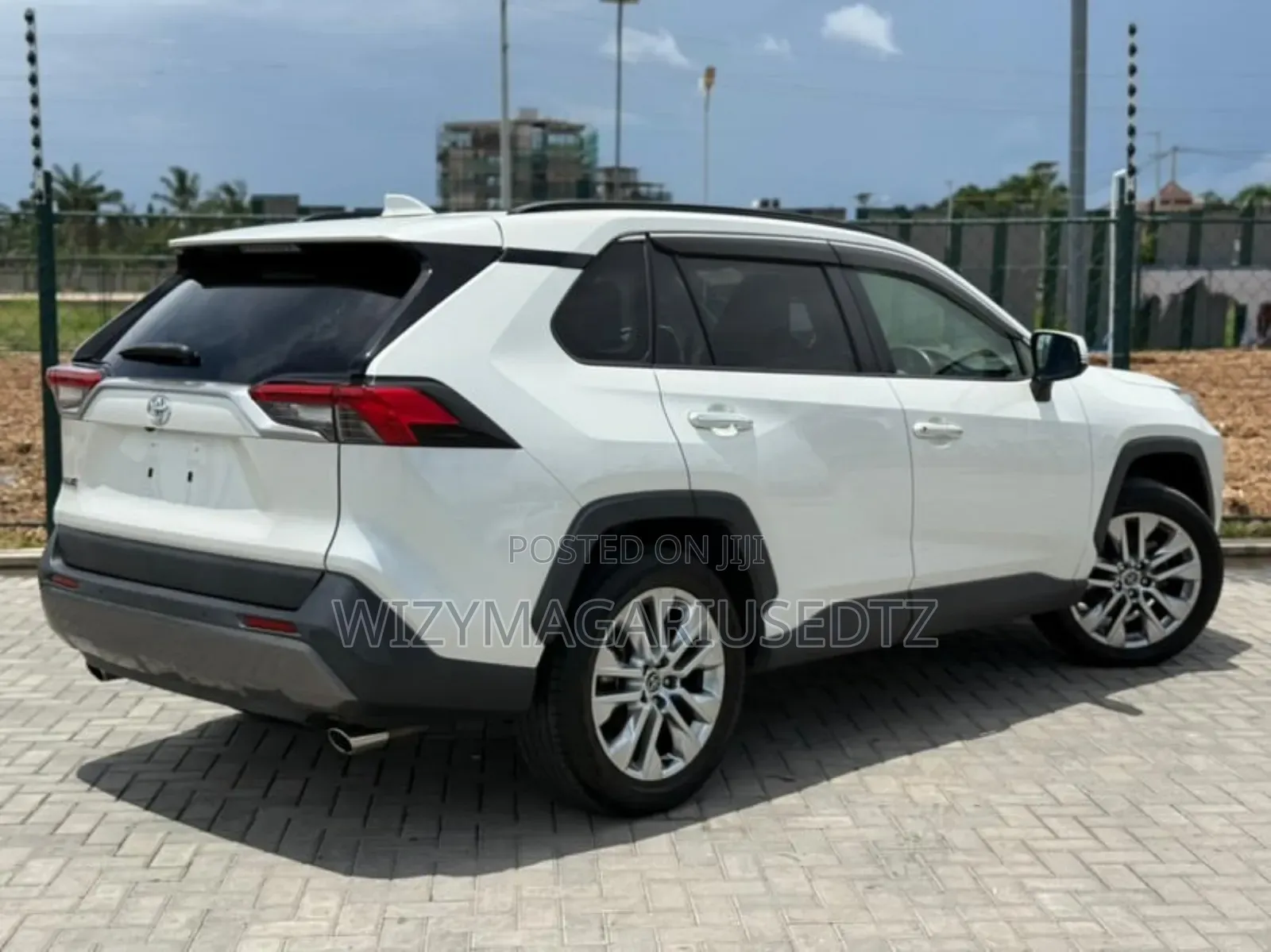 Toyota RAV4 XLE AWD 2019 Off white