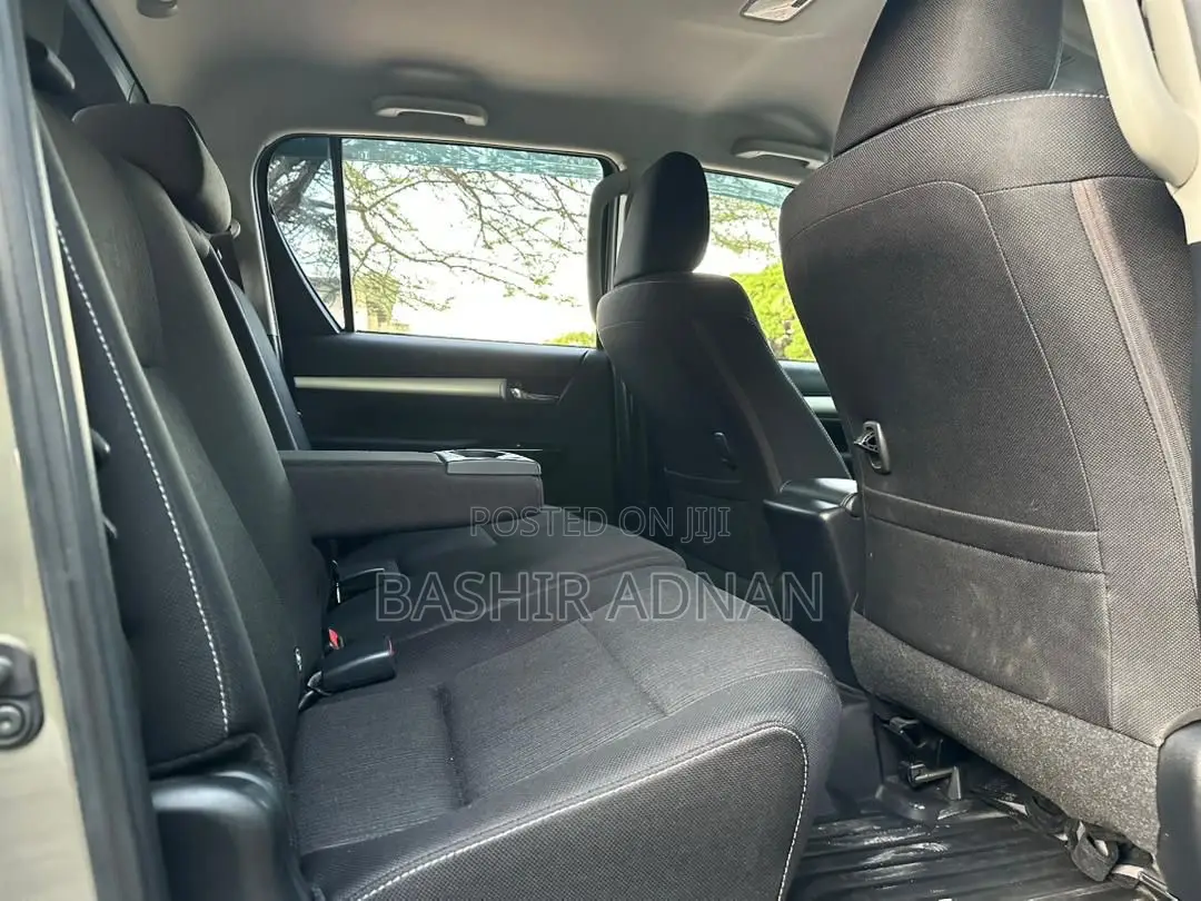 Toyota Hilux 2022 Gray