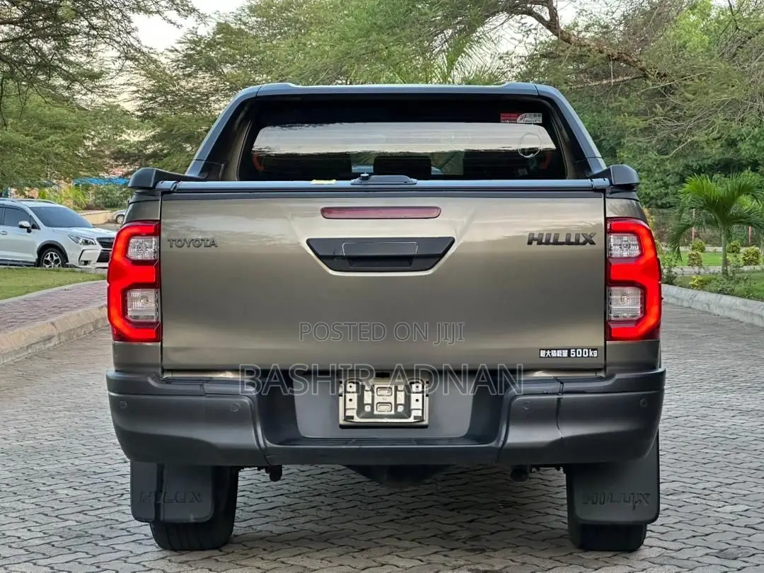 Toyota Hilux 2022 Gray