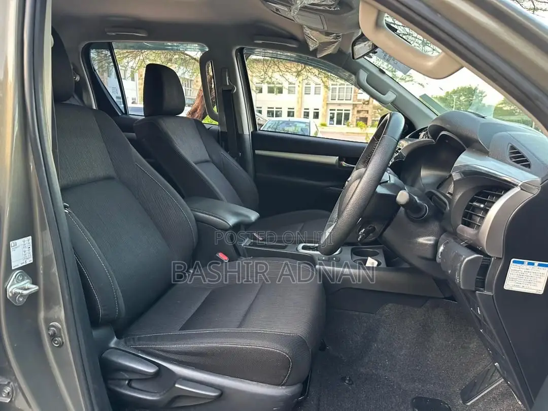 Toyota Hilux 2022 Gray