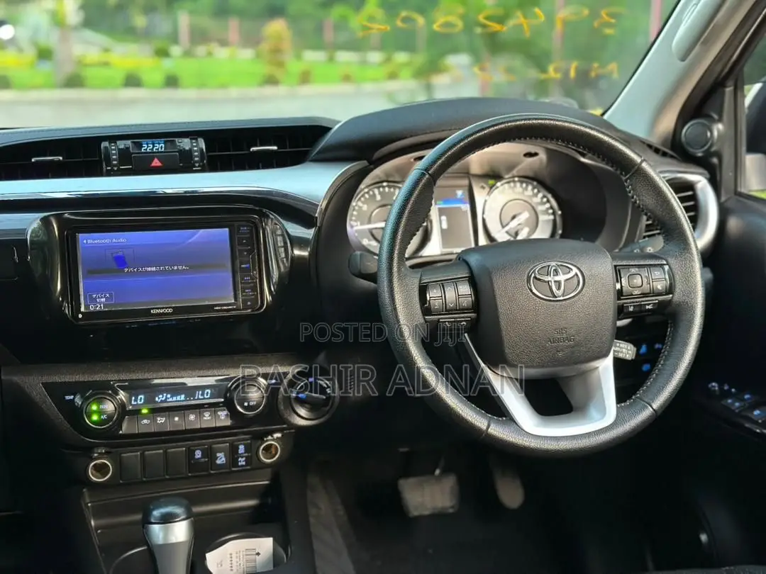 Toyota Hilux 2022 Gray