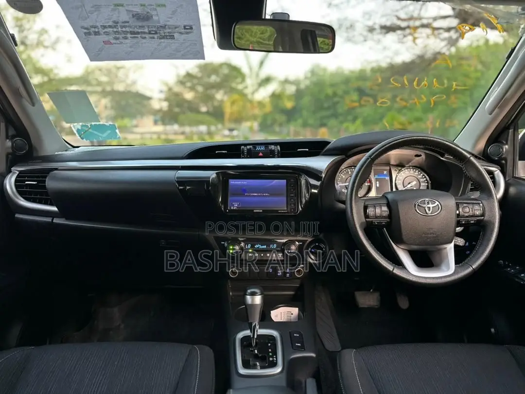 Toyota Hilux 2022 Gray