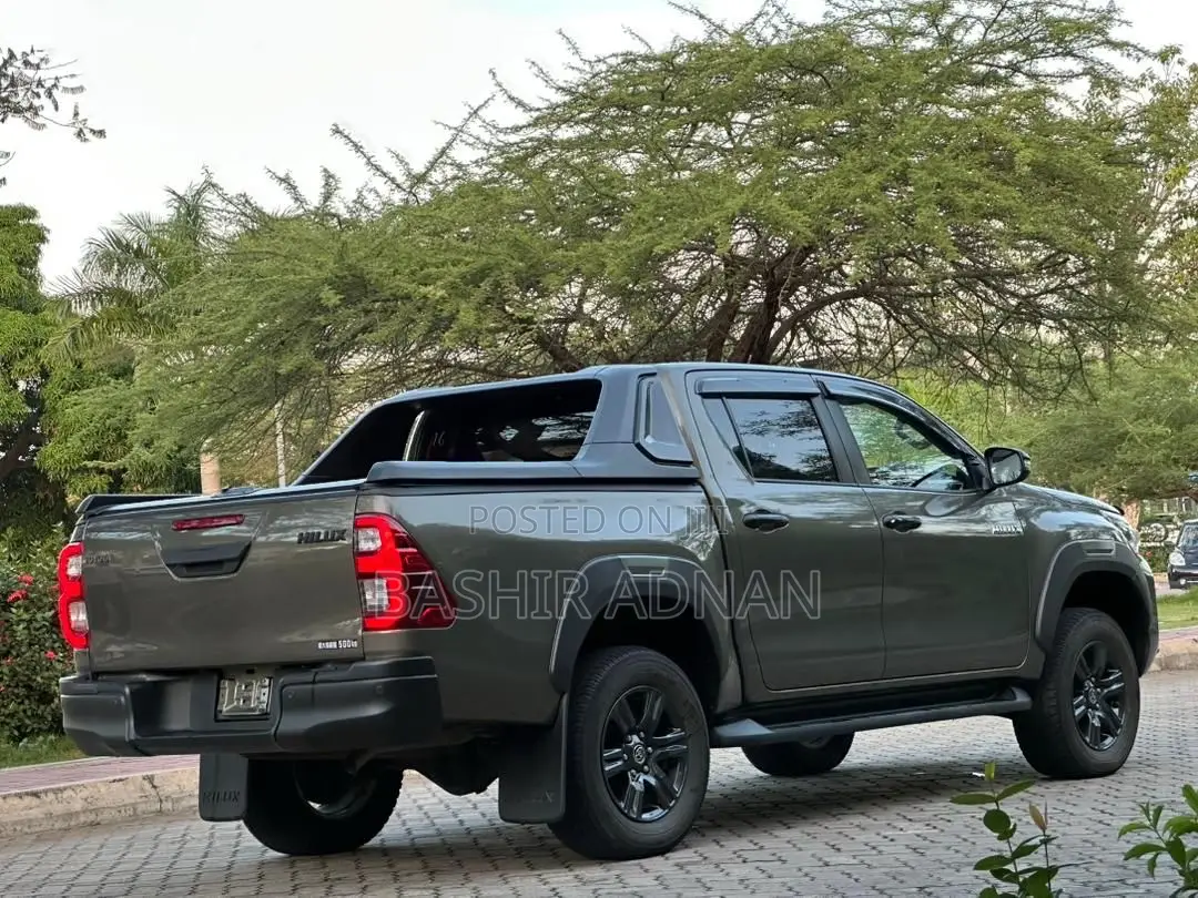 Toyota Hilux 2022 Gray
