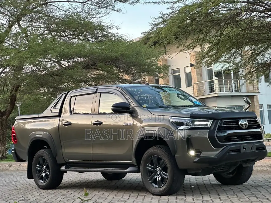 Toyota Hilux 2022 Gray