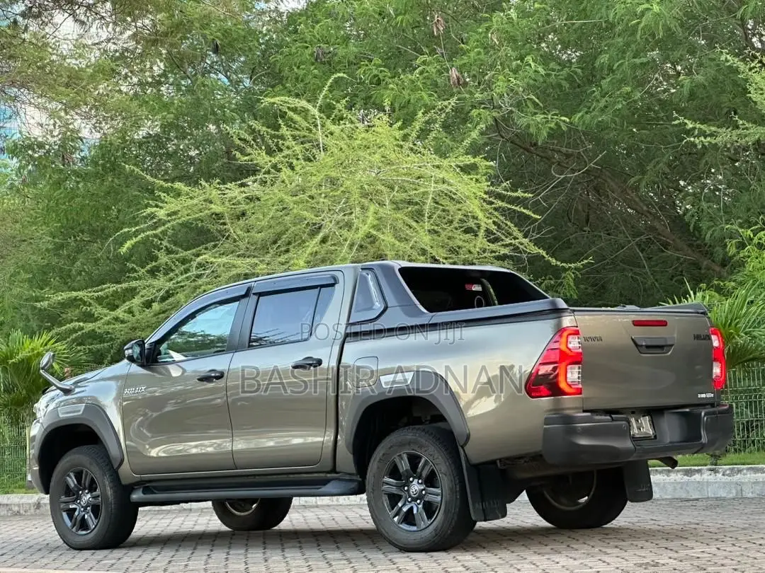 Toyota Hilux 2022 Gray