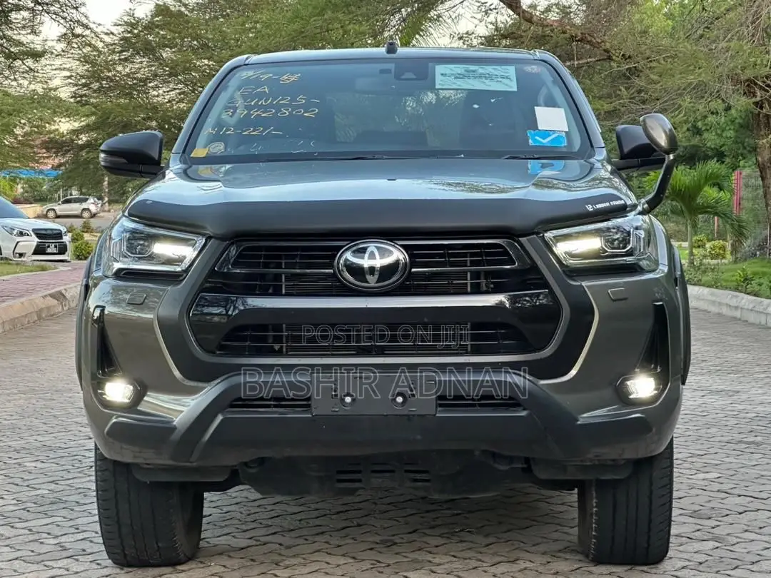 Toyota Hilux 2022 Gray