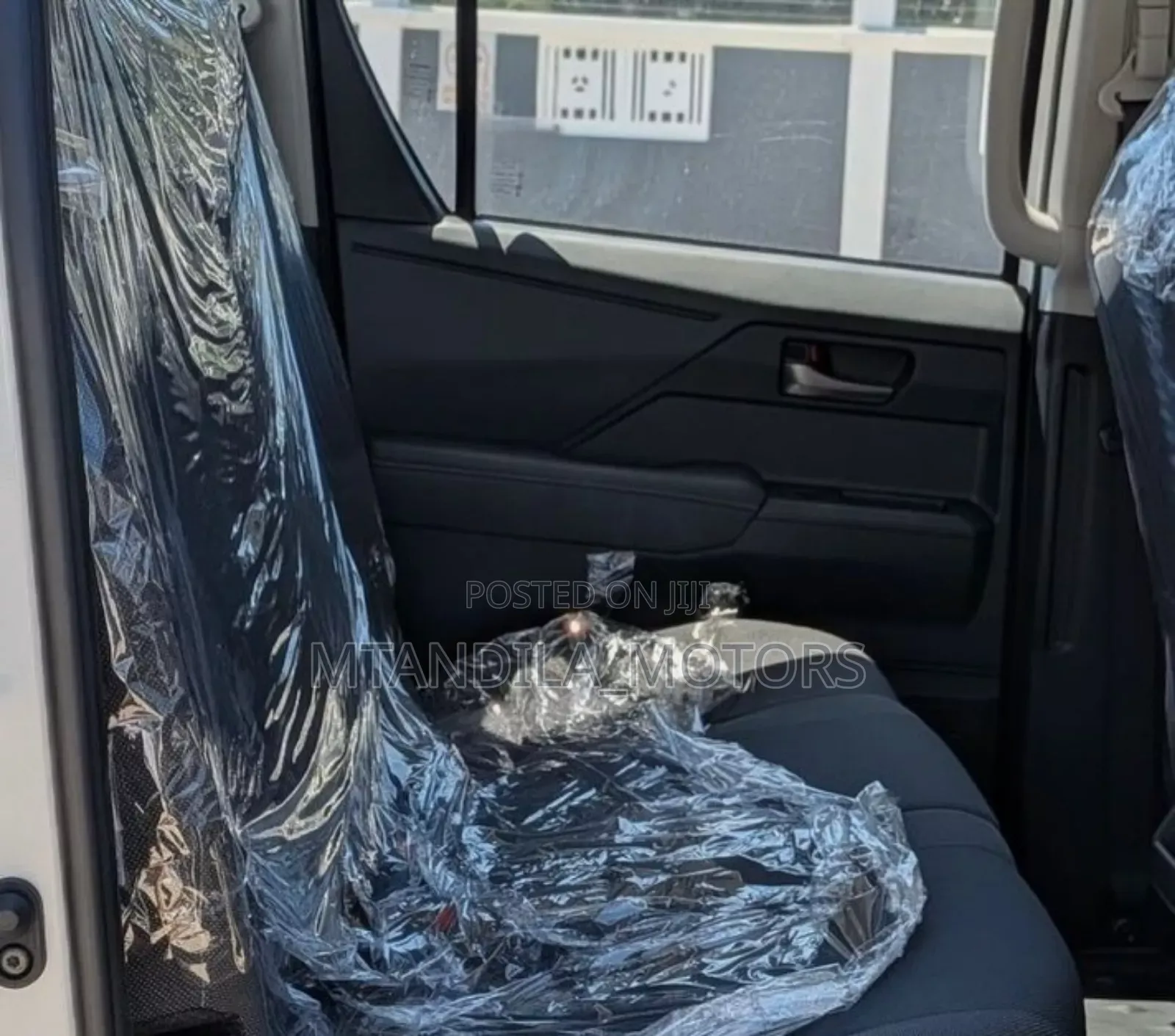 Toyota Hilux 2025 White