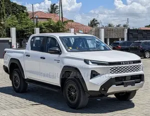 Toyota Hilux 2025 White