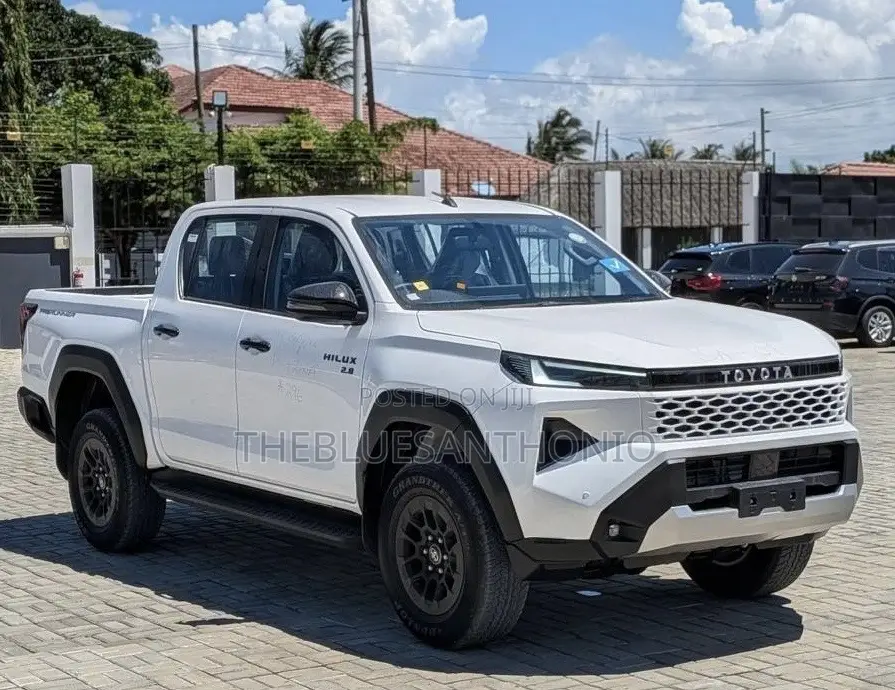 Toyota Hilux 2025 White