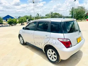 Toyota IST 2005 Silver