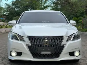 Toyota Crown 2015 White