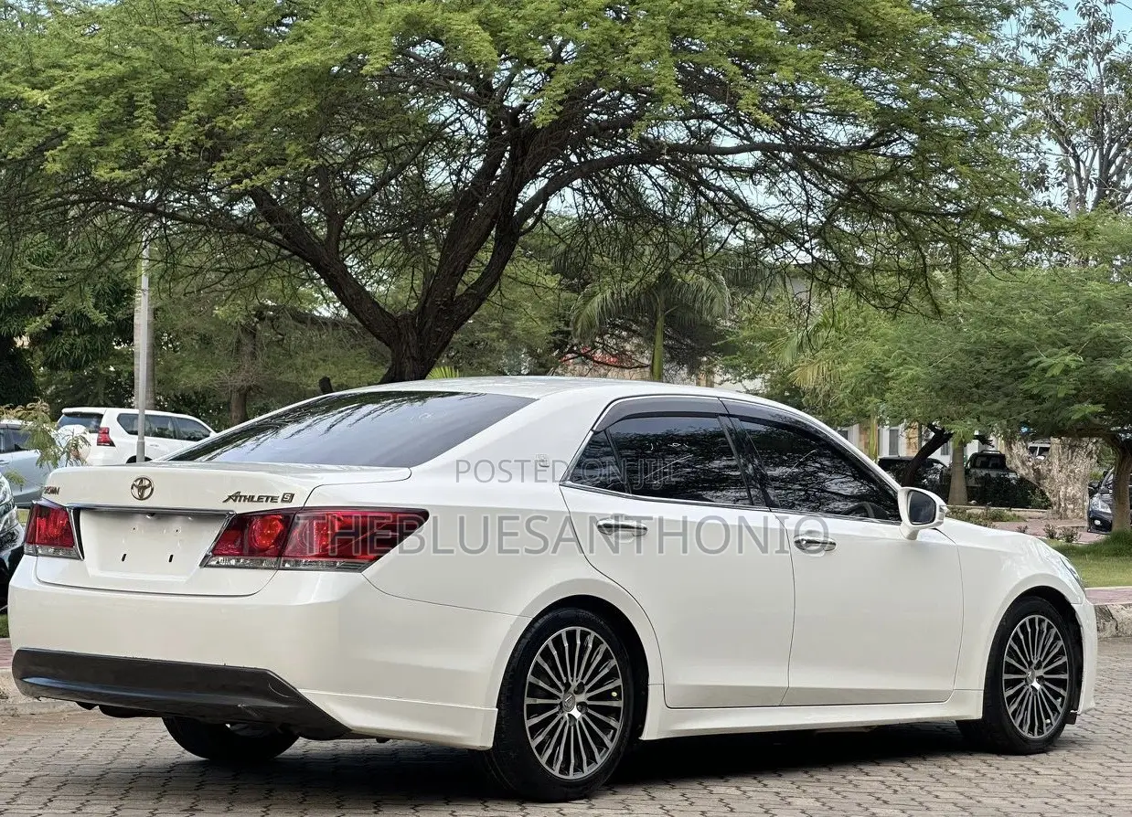 Toyota Crown 2015 White