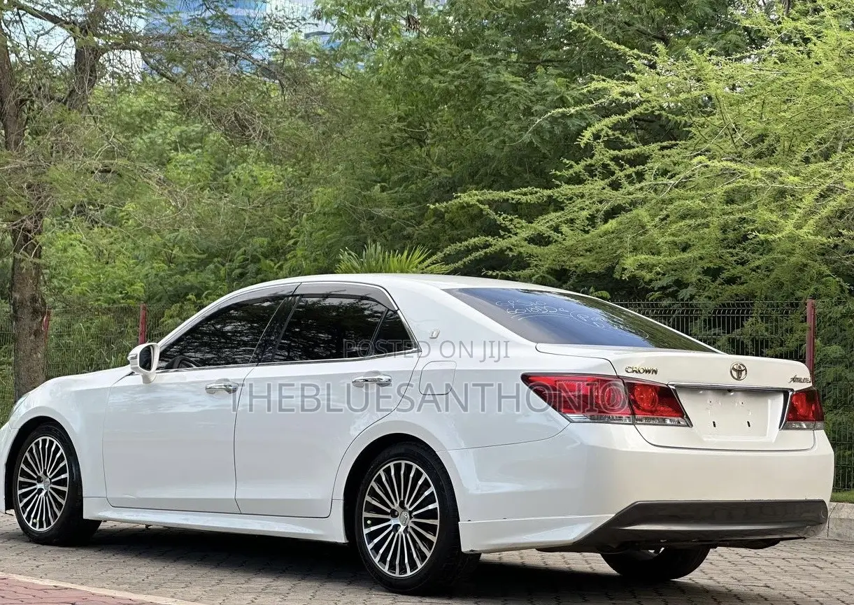 Toyota Crown 2015 White