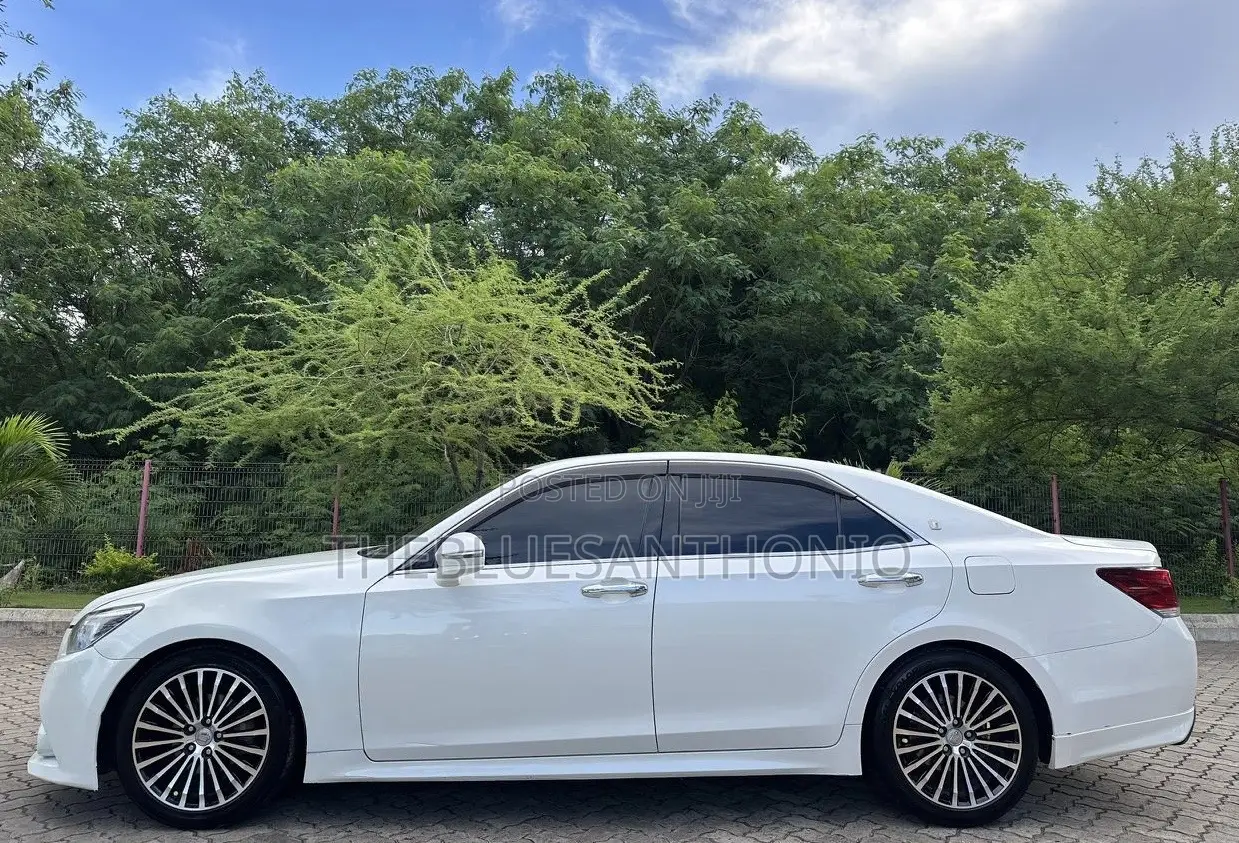 Toyota Crown 2015 White