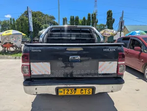 Toyota Hilux 2010 Blue