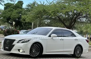Toyota Crown 2014 White