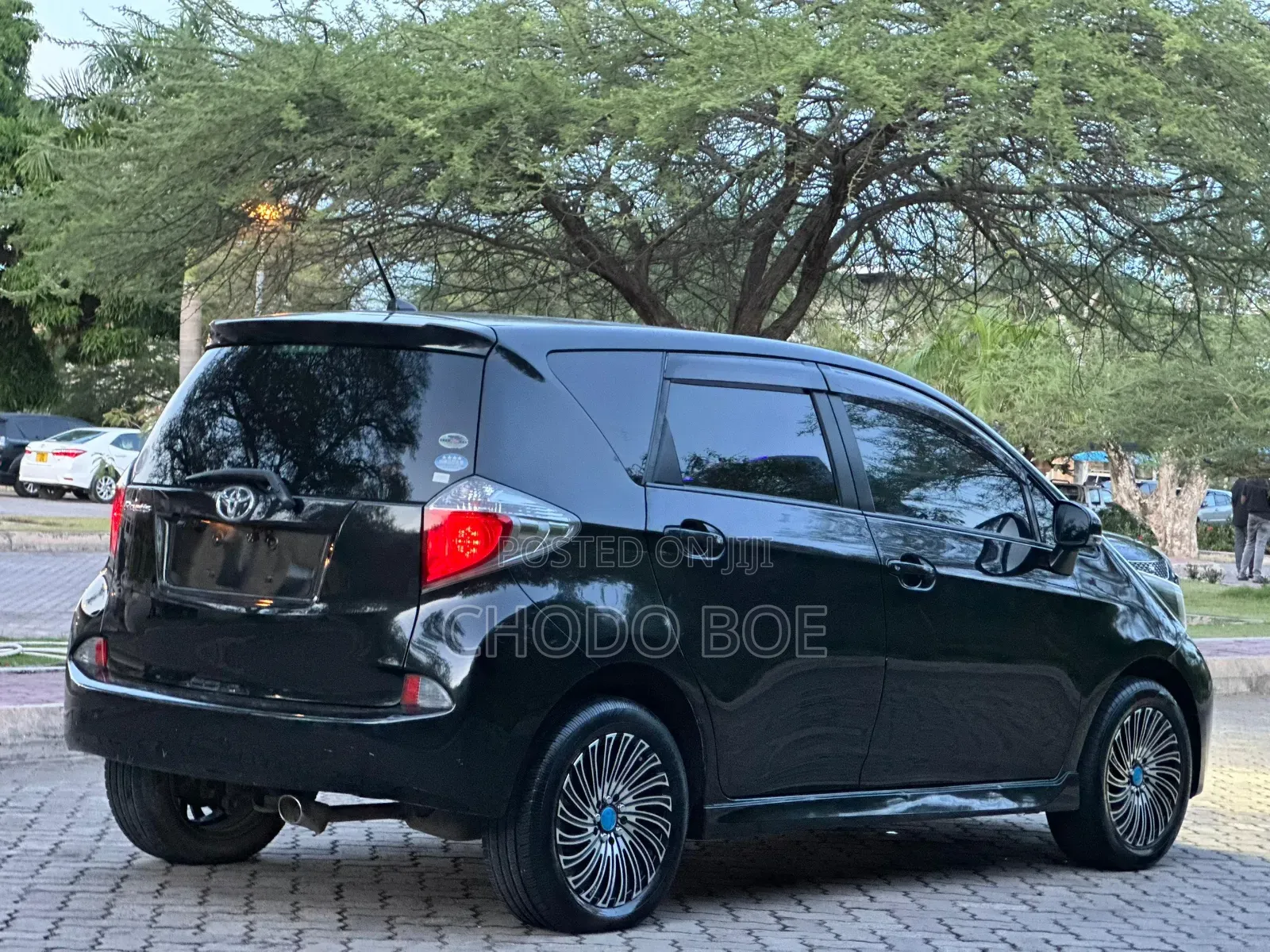 Toyota Ractis 2010 Black
